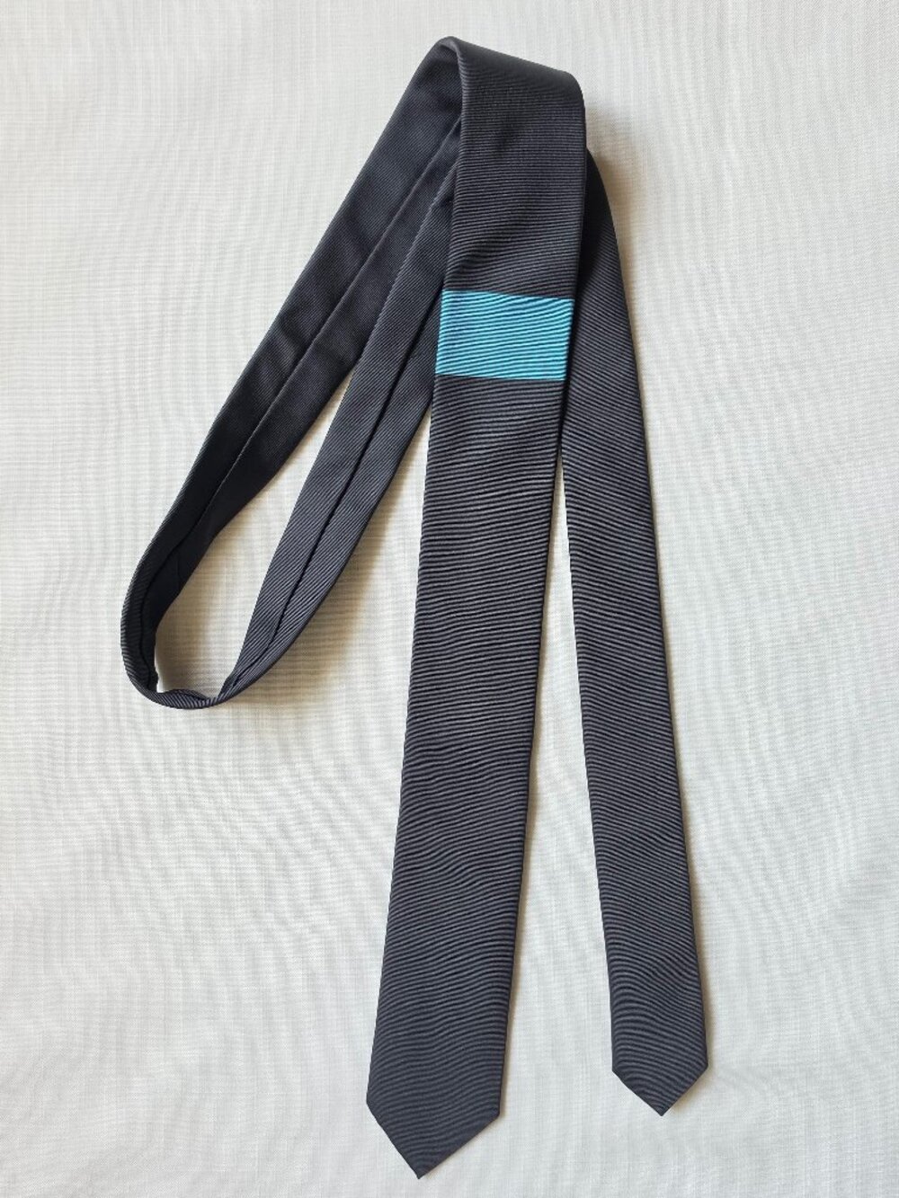 BOSS Hugo Boss 100% Silk Tie Gray Blue Skinny Narrow 2.25" x 60" Made in Italy